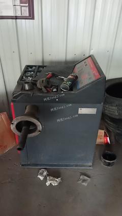 江蘇徐州出售二手汽車維修設(shè)備 22000元九五成新,扒胎機(jī)大力,平衡機(jī)大力,舉升機(jī)